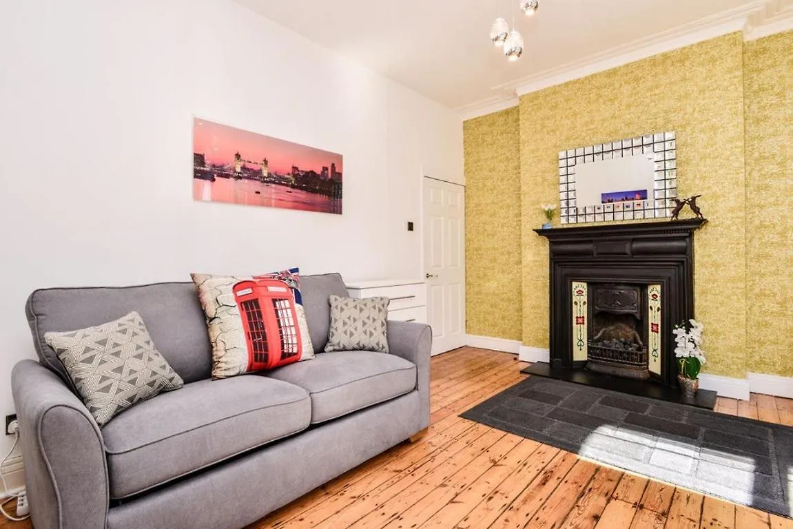 Gorgeous First Floor Apartment Near Station London 0*,  United Kingdom